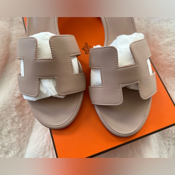 New Hermes Oasis Oran Sandal - Picture 3 of 15